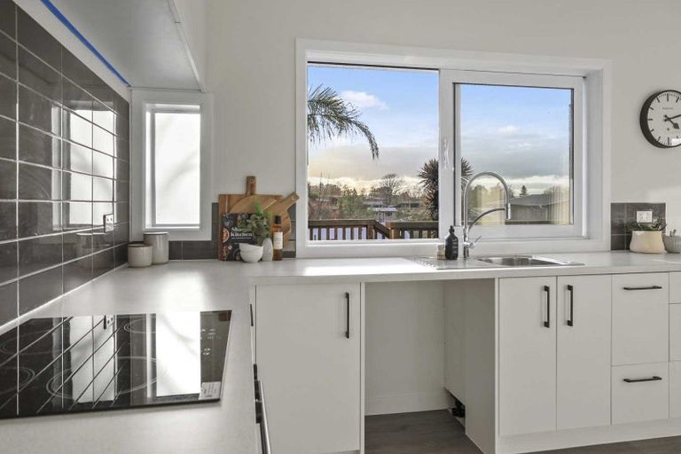 Photo of property in 76 Storey Avenue, Forest Lake, Hamilton, 3200