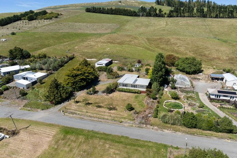 Photo of property in 17 Oxford Street, Waikari, 7420