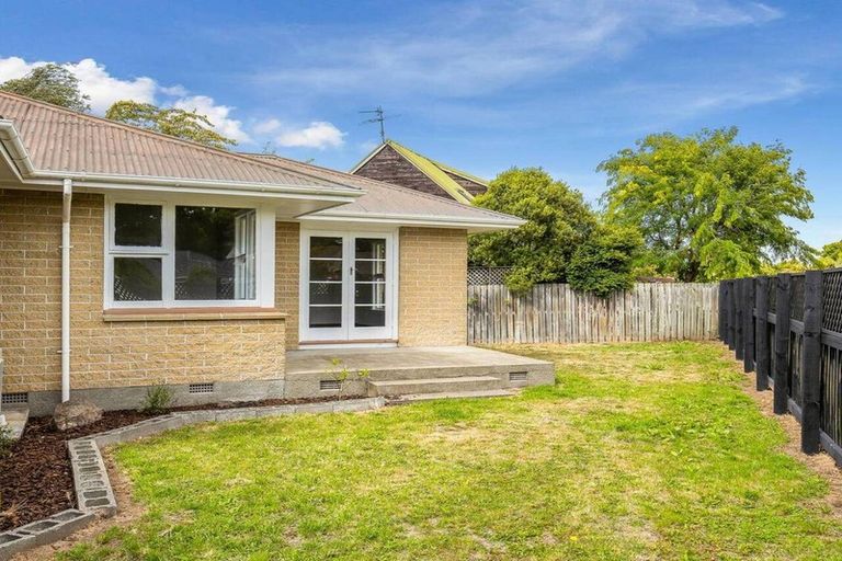 Photo of property in 74 Nortons Road, Avonhead, Christchurch, 8042