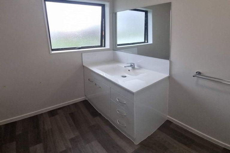 Photo of property in 1/11 Blackgate Place, Weymouth, Auckland, 2103