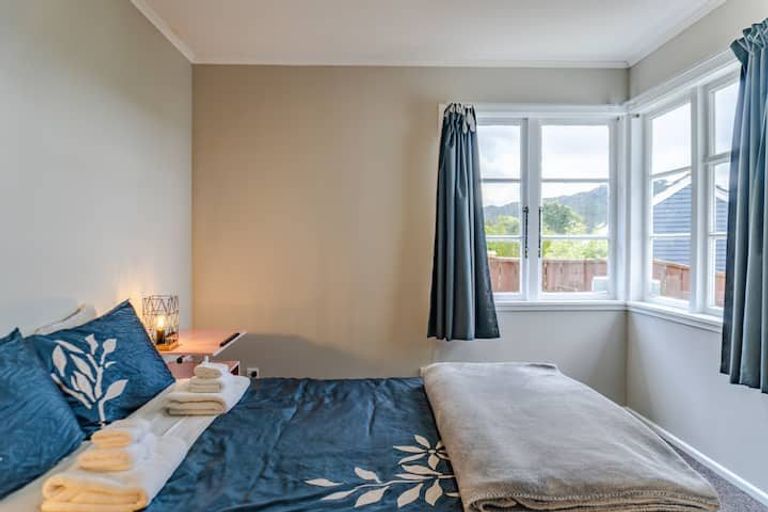 Photo of property in 94 Nicholson Road, Khandallah, Wellington, 6035