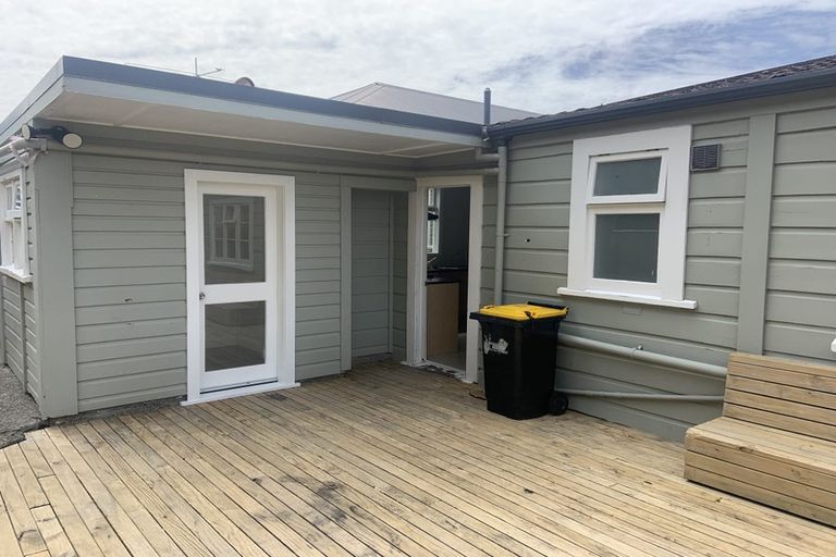 Photo of property in 24 Derwent Street, Island Bay, Wellington, 6023