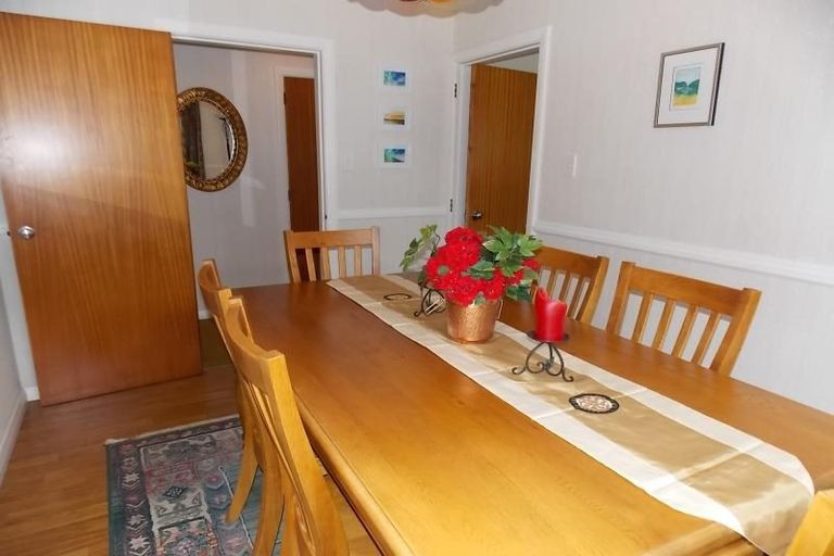 Photo of property in 2 Freemans Way, Pinehaven, Upper Hutt, 5019