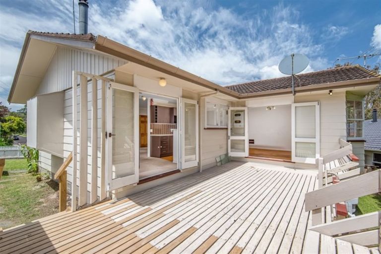 Photo of property in 61 Easton Park Parade, Glenfield, Auckland, 0629