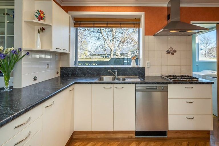 Photo of property in 2/16 Oldham Crescent, Halswell, Christchurch, 8025