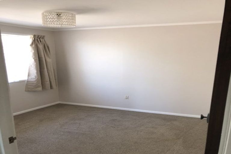 Photo of property in 1/10 Holt Avenue, Torbay, Auckland, 0630