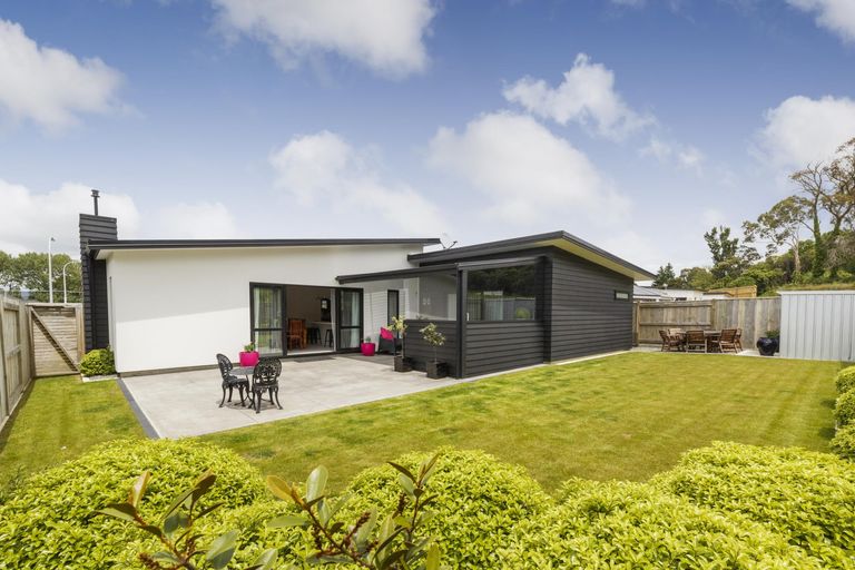 Photo of property in 5 Freedom Drive, Kelvin Grove, Palmerston North, 4414