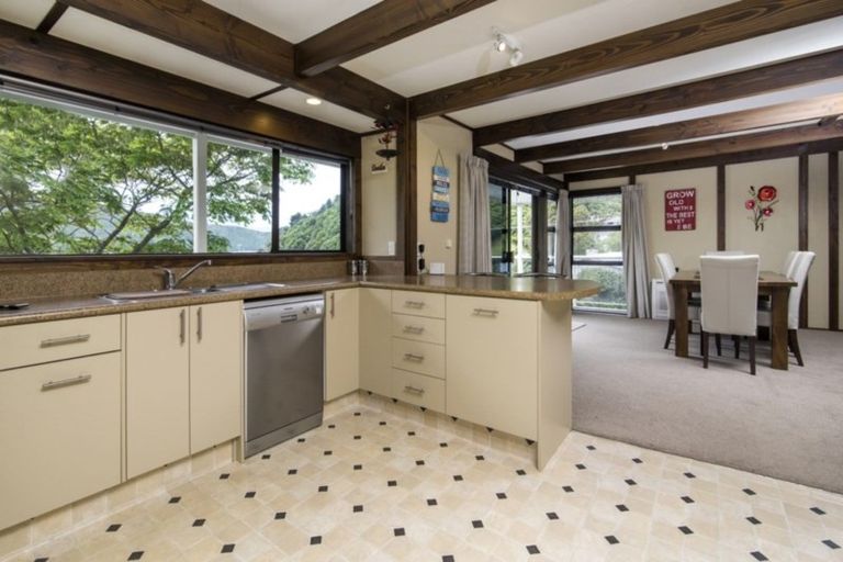 Photo of property in 376 Waikawa Road, Waikawa, Picton, 7220