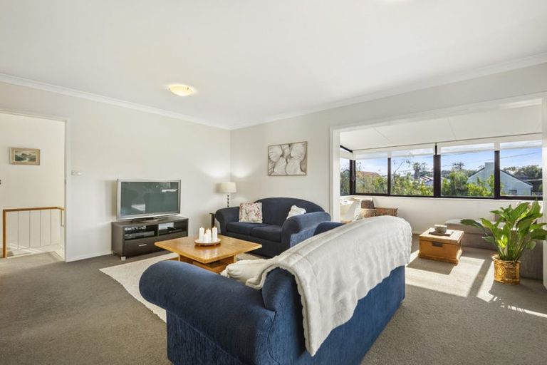 Photo of property in 1/33 Eversleigh Road, Belmont, Auckland, 0622