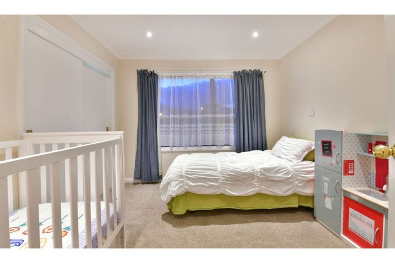 Photo of property in 13 Quo Vadis Place, Red Beach, 0932