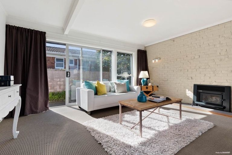 Photo of property in 1/1a Margaret Place, Milford, Auckland, 0620