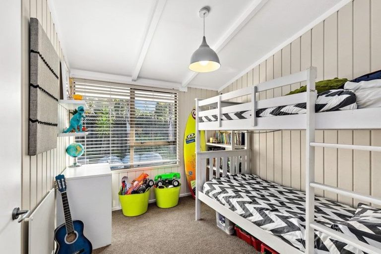 Photo of property in 2/12 Westbourne Road, Murrays Bay, Auckland, 0630