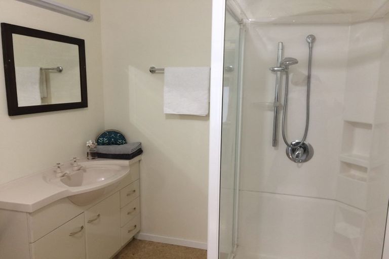 Photo of property in 33 Hawkhurst Road, Lyttelton, 8082