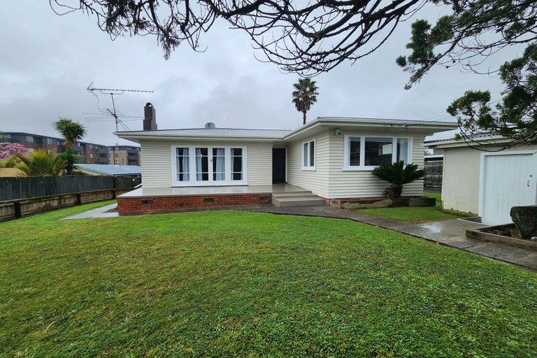 Photo of property in 1/33 Halver Road, Hillpark, Auckland, 2102