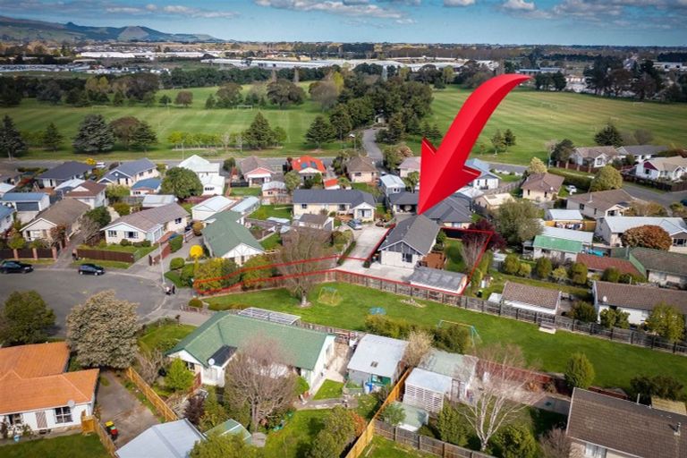 Photo of property in 22 Mckellar Place, Hornby, Christchurch, 8042