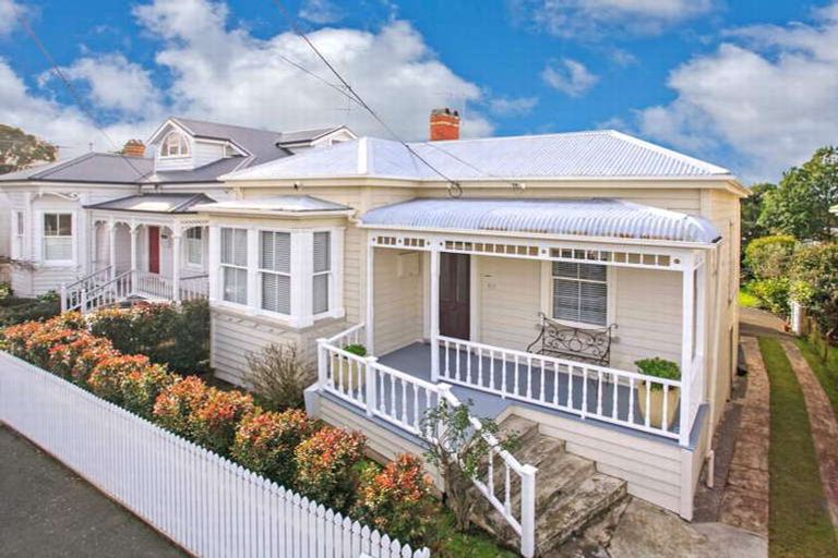 Photo of property in 112 Calliope Road, Stanley Point, Auckland, 0624