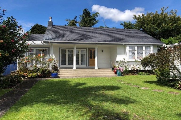 Photo of property in 18 Yeovil Road, Te Atatu Peninsula, Auckland, 0610