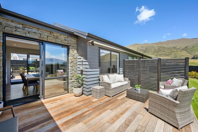 Photo of property in 29 Little Alpha Loop, Wanaka, 9305