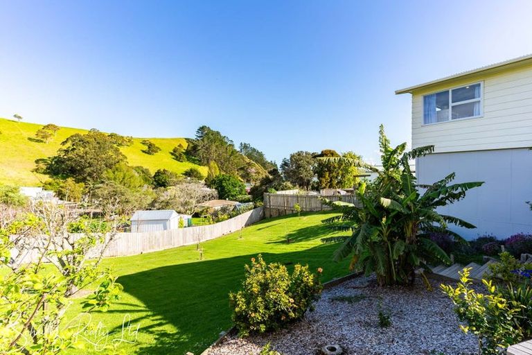 Photo of property in 10 Oxford Street, Whakapirau, Maungaturoto, 0583