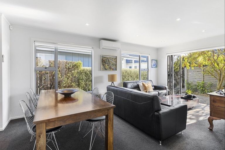 Photo of property in 13a Wayside, Miramar, Wellington, 6022