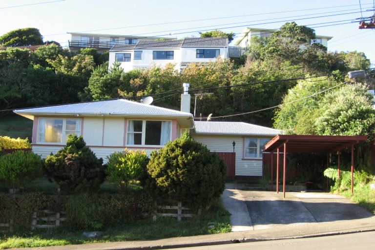 Photo of property in 62 Catherine Crescent, Paparangi, Wellington, 6037