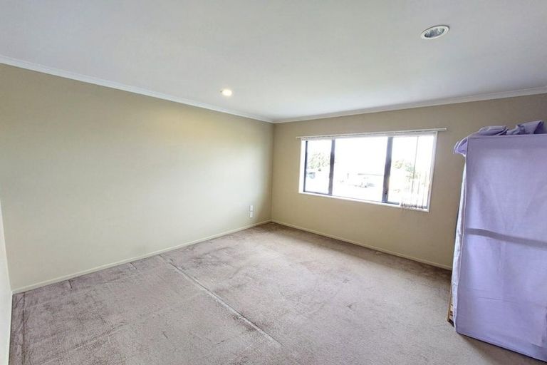 Photo of property in 27 Gordon Stanley Drive, Massey, Auckland, 0614