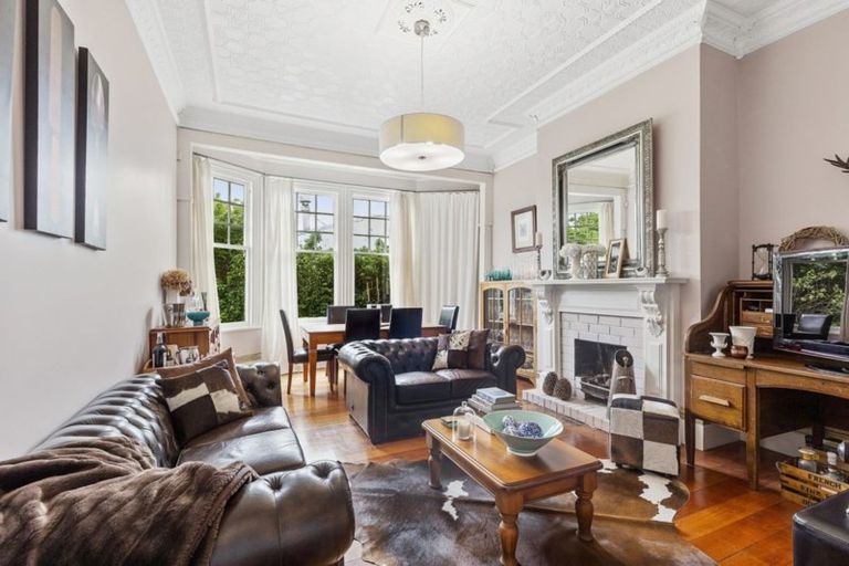 Photo of property in 23 Moana Road, Kelburn, Wellington, 6012