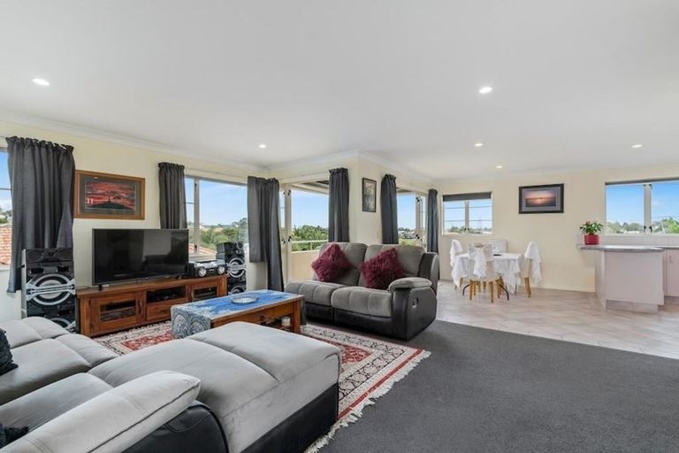 Photo of property in 153a Colwill Road, Massey, Auckland, 0614