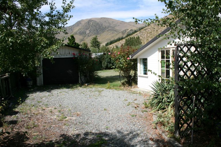 Photo of property in 19 Sutherland Road, Omarama, 9412