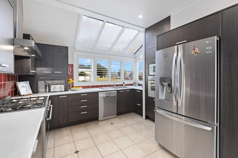 Photo of property in 5 Humphrey Kemp Avenue, Henderson, Auckland, 0612