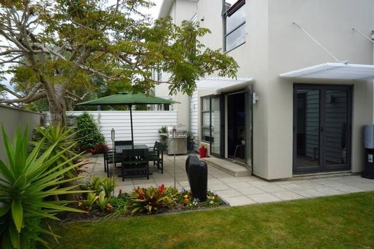 Photo of property in 1/40 Scarlet Oak Drive, Schnapper Rock, Auckland, 0632