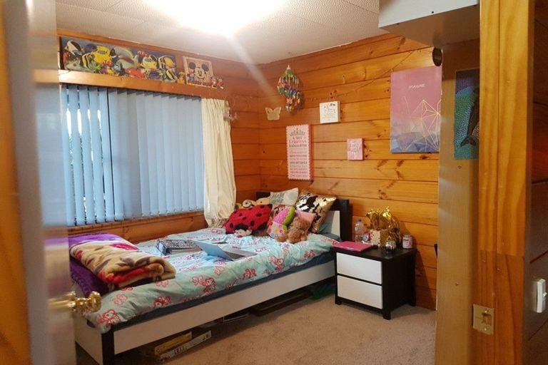 Photo of property in 6 Gardone Terrace, Conifer Grove, Takanini, 2112