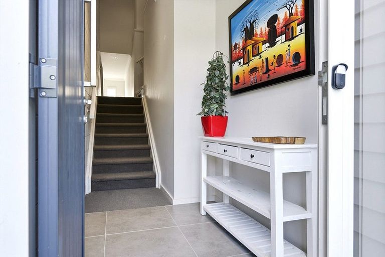 Photo of property in 12 Parkside Drive, Orewa, 0931