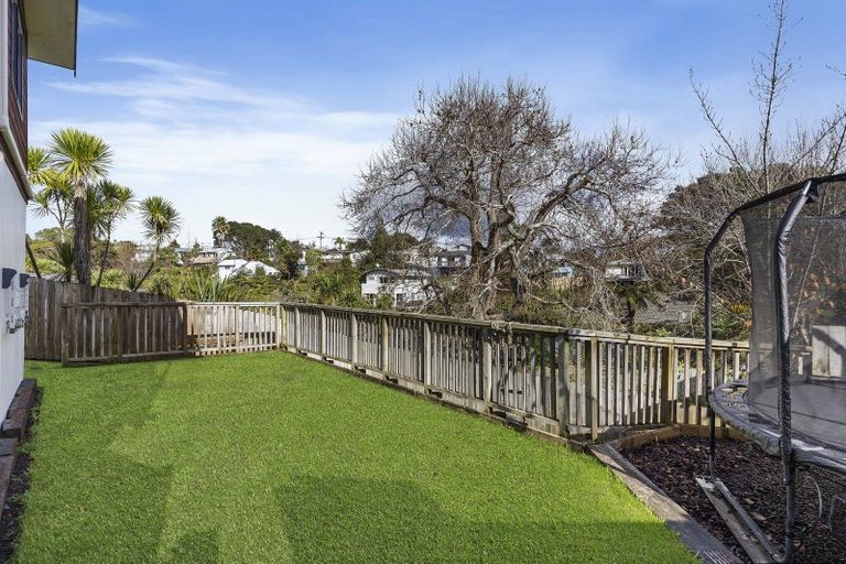 Photo of property in 1/19 Drome View Place, Beach Haven, Auckland, 0626