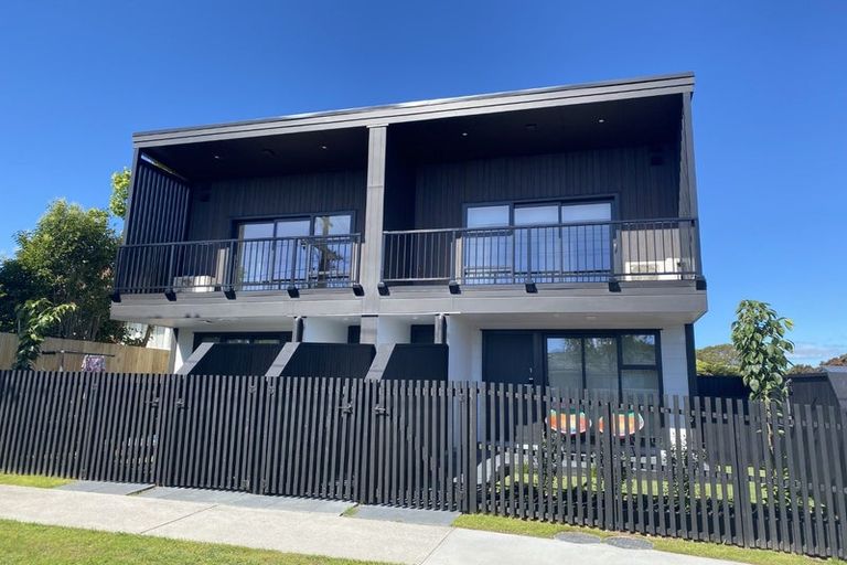 Photo of property in 4/43 Yeovil Road, Te Atatu Peninsula, Auckland, 0610