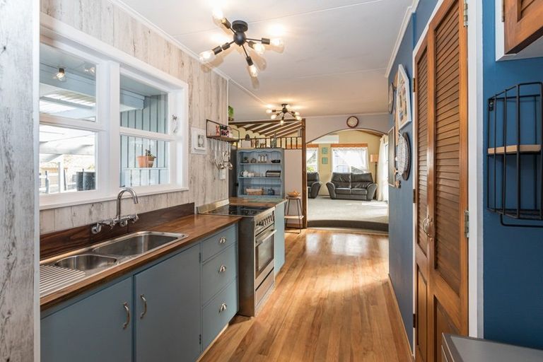 Photo of property in 112 High Street, Waipawa, 4210