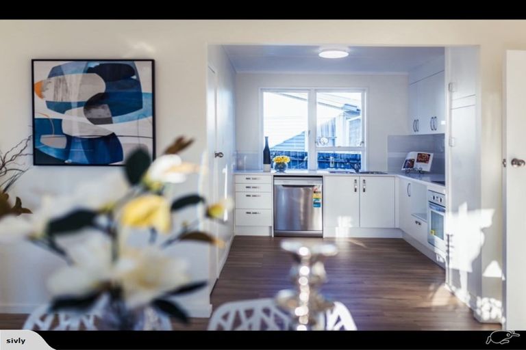 Photo of property in 100 Universal Drive, Henderson, Auckland, 0610