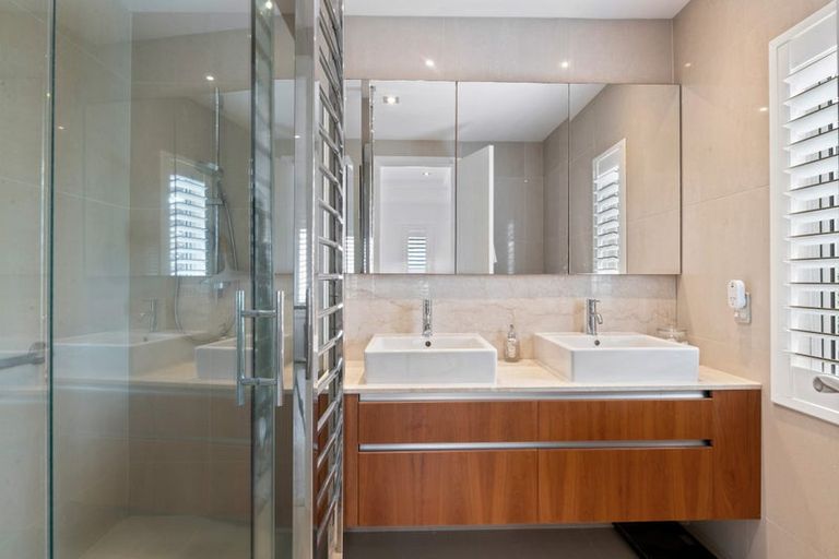 Photo of property in 270 Hurstmere Road, Takapuna, Auckland, 0622