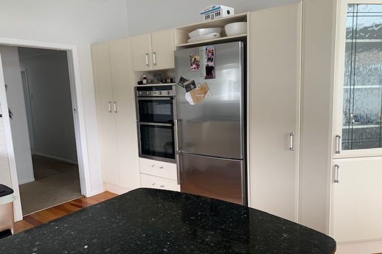 Photo of property in 9 Ridgemount Rise, Mangere Bridge, Auckland, 2022