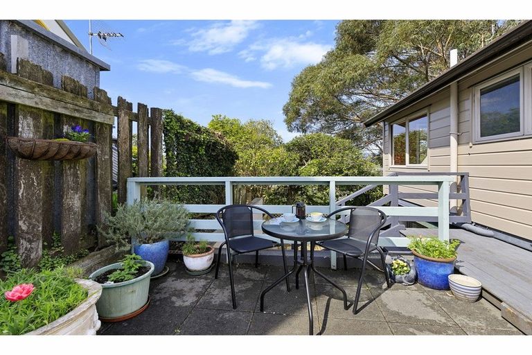 Photo of property in 8 Chestnut Grove, Maungaraki, Lower Hutt, 5010