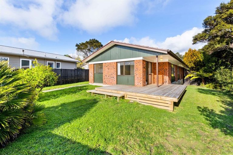 Photo of property in 2/16 Denver Avenue, Sunnyvale, Auckland, 0612