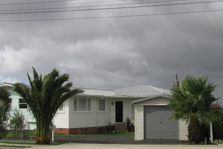 Photo of property in 1/204 Sturges Road, Henderson, Auckland, 0612