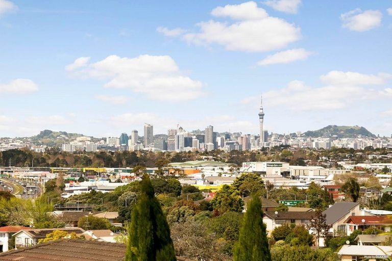 Photo of property in 29 Sycamore Drive, Sunnynook, Auckland, 0620