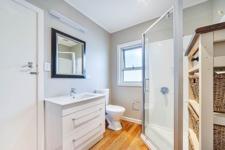 Photo of property in 1/282 East Coast Road, Forrest Hill, Auckland, 0620