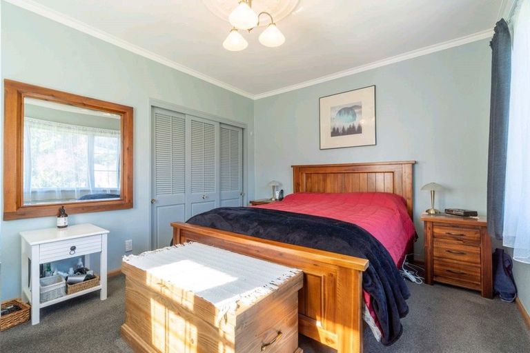 Photo of property in 6 Hinau Street, Tawa, Wellington, 5028