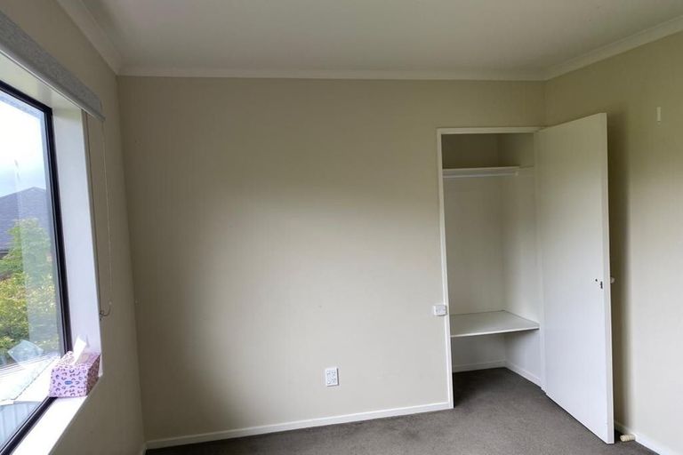 Photo of property in 2/662 East Coast Road, Pinehill, Auckland, 0630