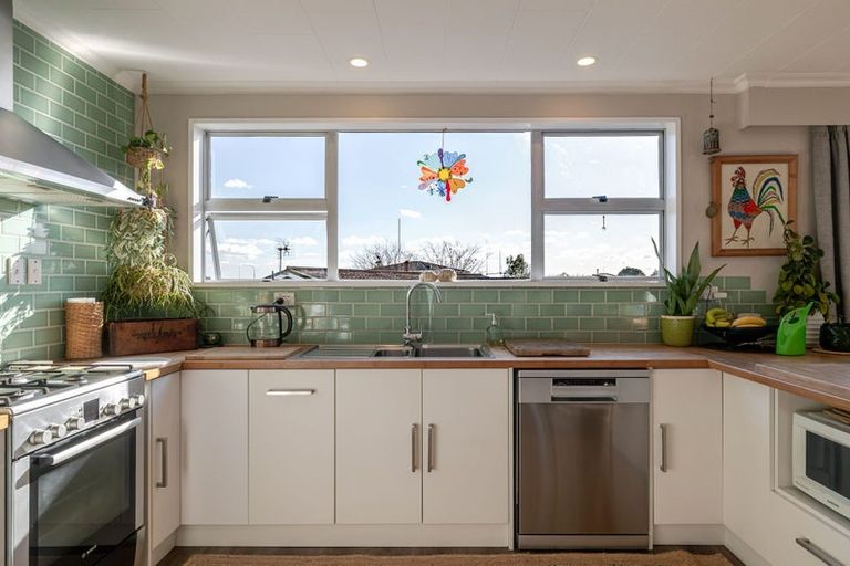 Photo of property in 6 Drury Street, Cloverlea, Palmerston North, 4412