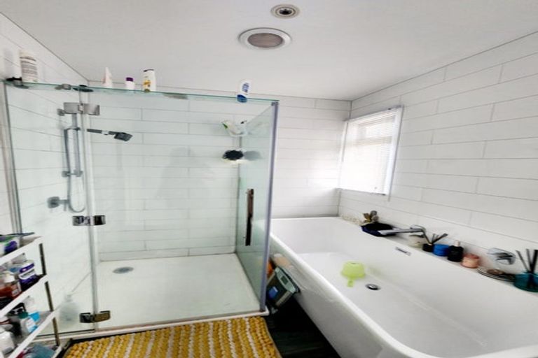 Photo of property in 63 Carlisle Road, Torbay, Auckland, 0630