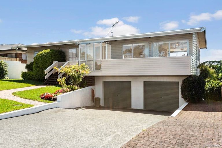 Photo of property in 37 Sartors Avenue, Northcross, Auckland, 0630