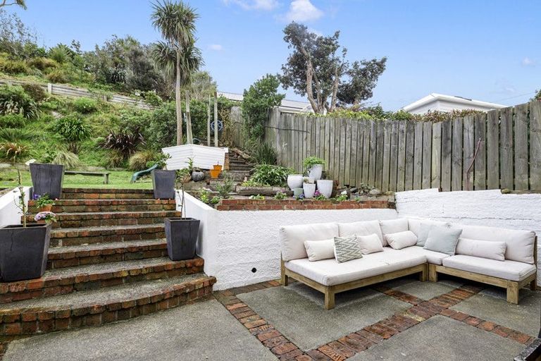 Photo of property in 72 Eden Street, Island Bay, Wellington, 6023